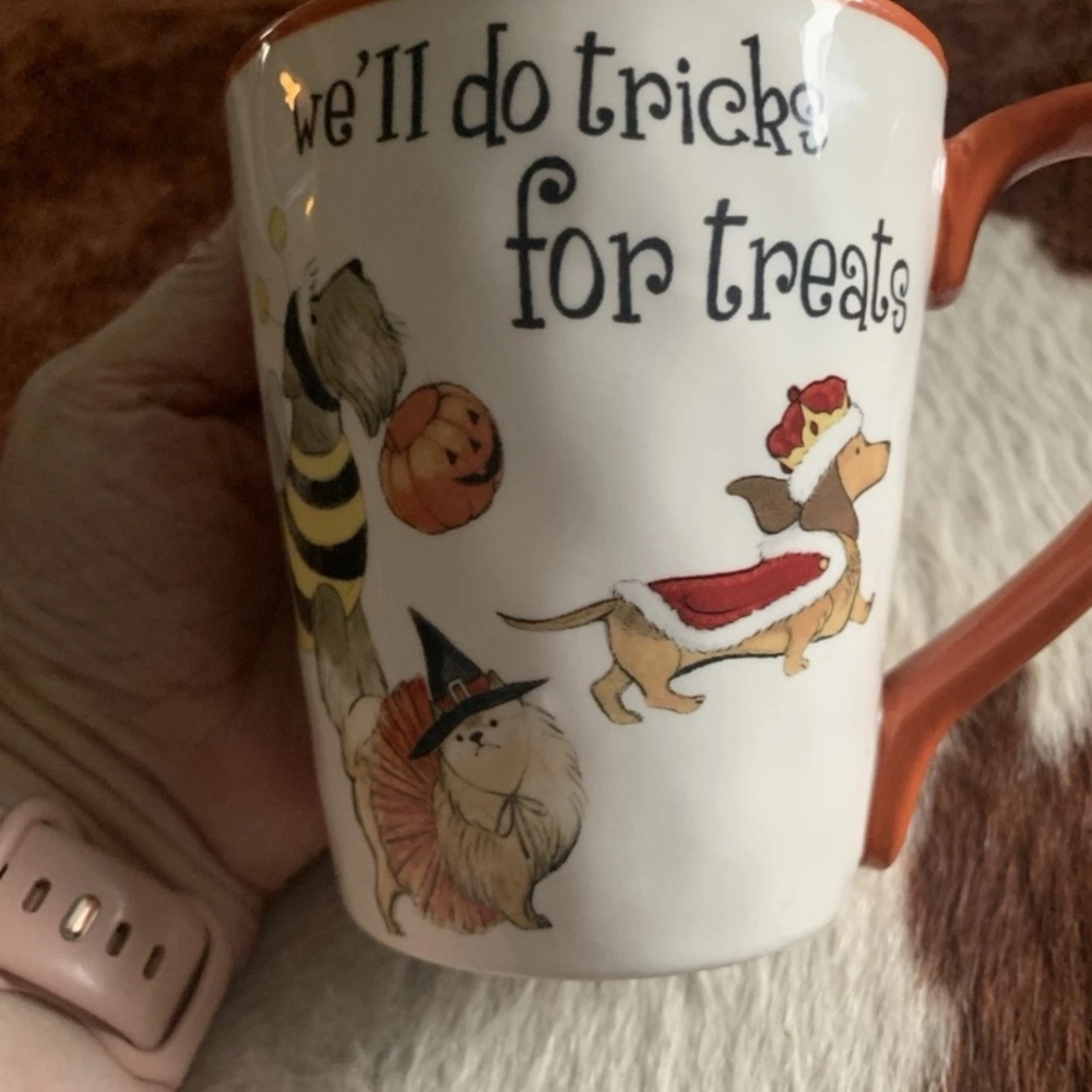Pier 1 Imports “We’ll Do Tricks For Treats” Halloween dogs 13 oz. Coffee  Mug.